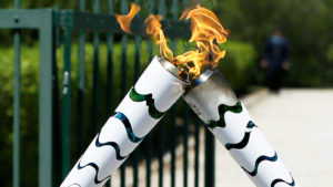 torch_kiss_greece-rio-olympics-f_webf-4